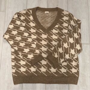 POL Sweater, V Neck with Cream & Brown Knit Detail, Size Large